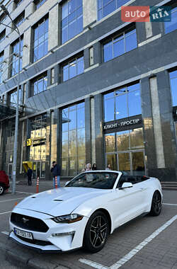 Кабриолет Ford Mustang 2020 в 