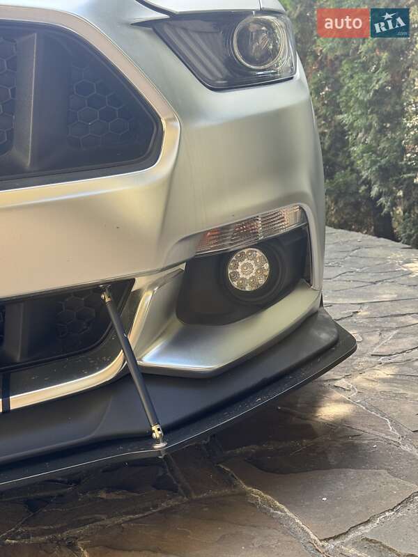Купе Ford Mustang 2016 в Києві
