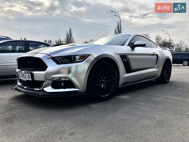 Купе Ford Mustang 2016 в Києві