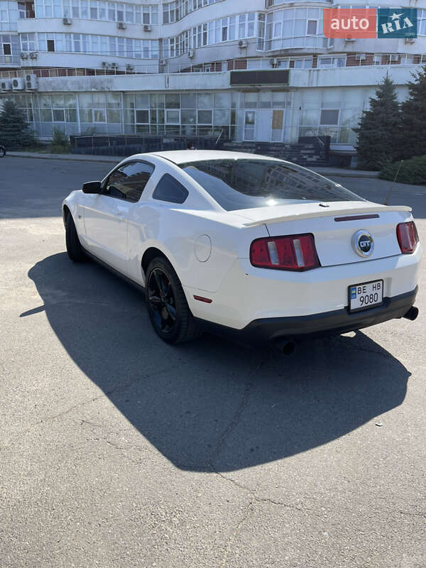 Купе Ford Mustang 2010 в Николаеве