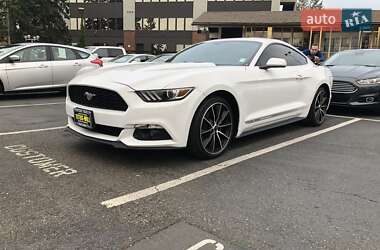 Купе Ford Mustang 2015 в 