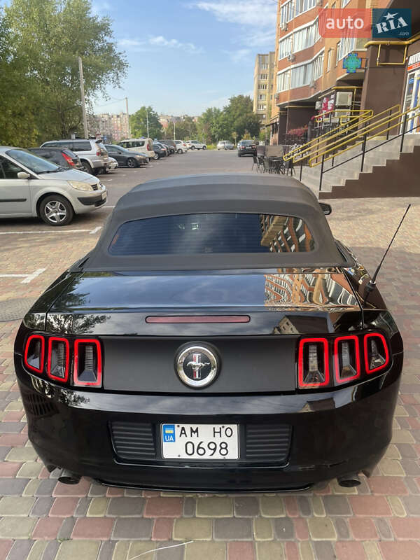 Кабриолет Ford Mustang 2012 в Житомире