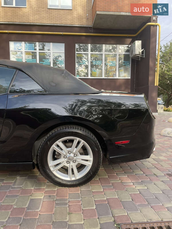 Кабриолет Ford Mustang 2012 в Житомире