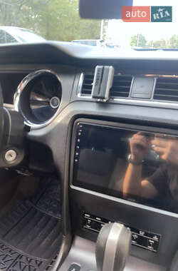 Кабриолет Ford Mustang 2012 в 