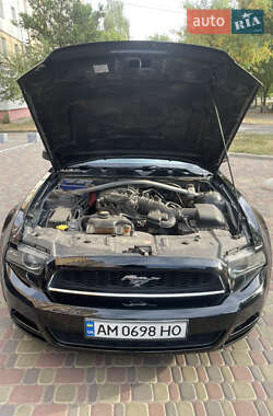 Кабриолет Ford Mustang 2012 в 