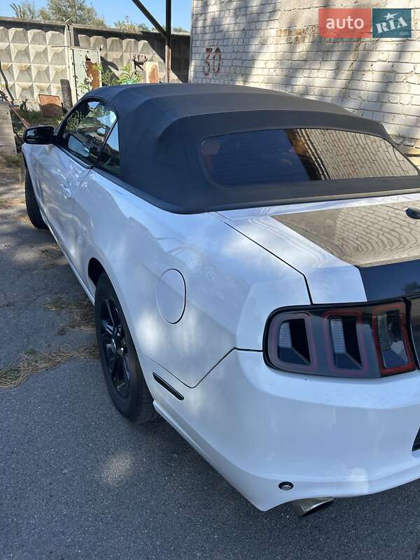 Кабриолет Ford Mustang 2014 в Киеве