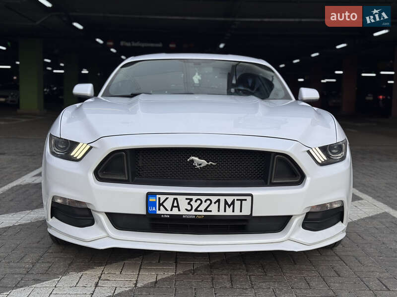 Купе Ford Mustang 2016 в Киеве