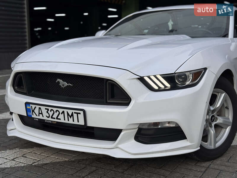 Купе Ford Mustang 2016 в Киеве