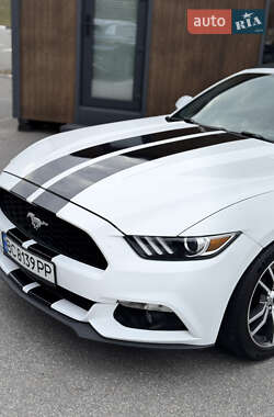 Кабриолет Ford Mustang 2016 в 