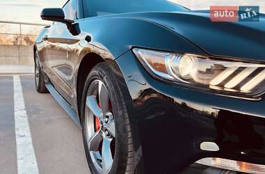 Купе Ford Mustang 2017 в 