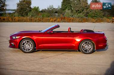 Кабриолет Ford Mustang 2016 в 