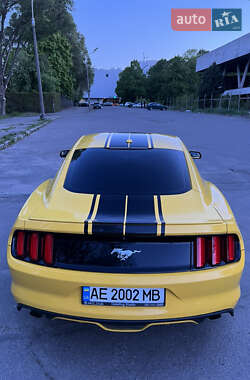 Купе Ford Mustang 2015 в 