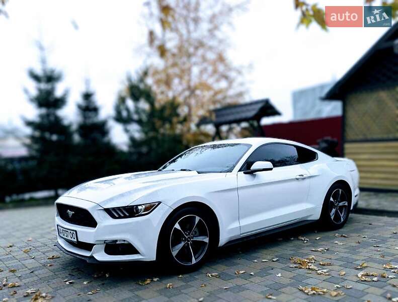 Купе Ford Mustang 2017 в 