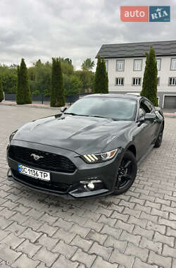 Купе Ford Mustang 2015 в 