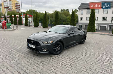 Купе Ford Mustang 2015 в 