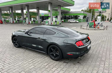 Купе Ford Mustang 2015 в 