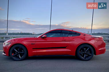 Купе Ford Mustang 2015 в 