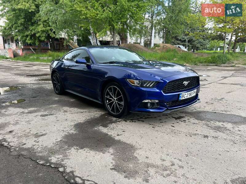 Купе Ford Mustang 2015 в 