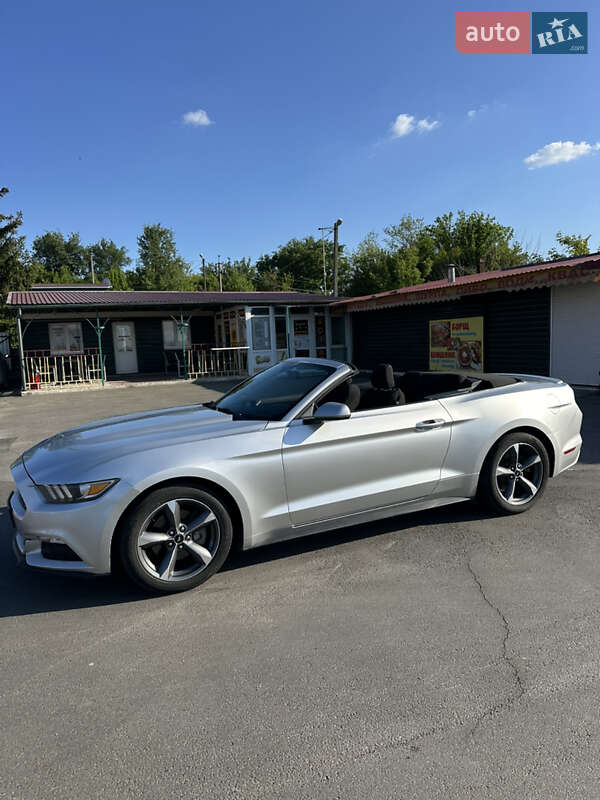 Кабріолет Ford Mustang 2015 в Корсунь-Шевченківському