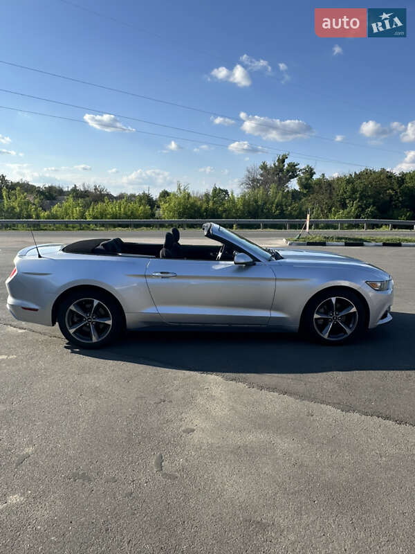 Кабріолет Ford Mustang 2015 в Корсунь-Шевченківському