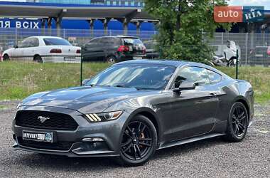 Купе Ford Mustang 2016 в Києві