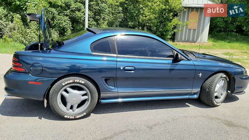 Купе Ford Mustang 1995 в Днепре