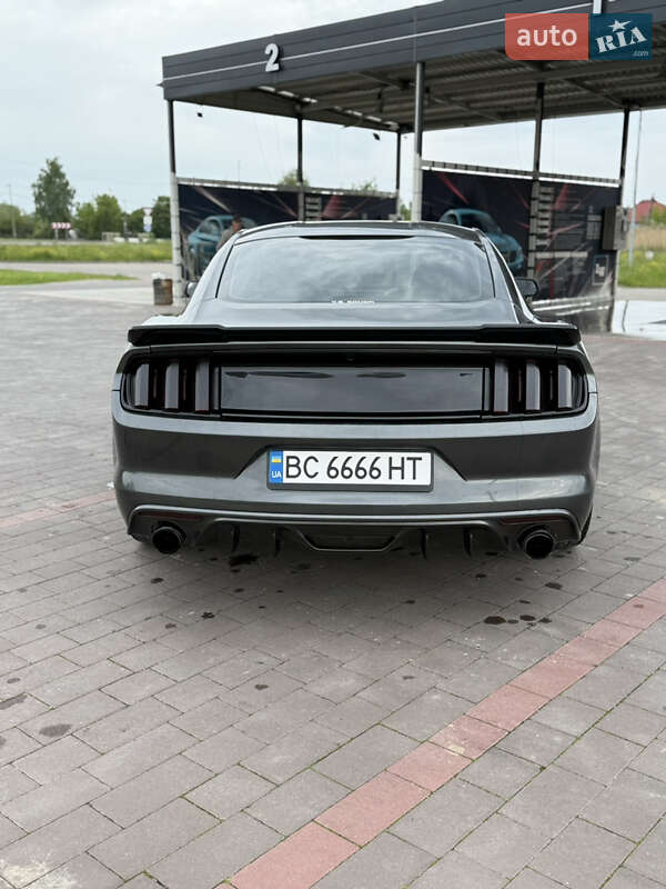 Купе Ford Mustang 2016 в Львове