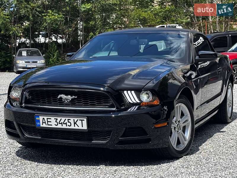 Кабриолет Ford Mustang 2014 в 