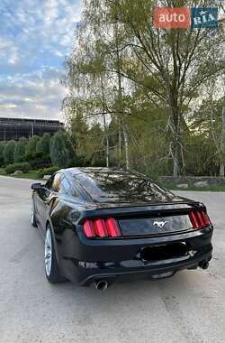 Купе Ford Mustang 2015 в 