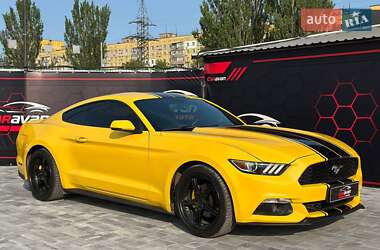Купе Ford Mustang 2015 в 