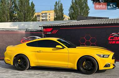 Купе Ford Mustang 2015 в 