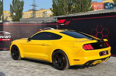 Купе Ford Mustang 2015 в 