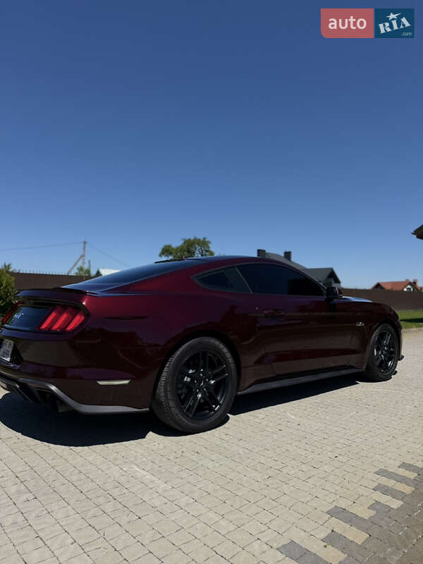 Купе Ford Mustang 2017 в Нововолынске