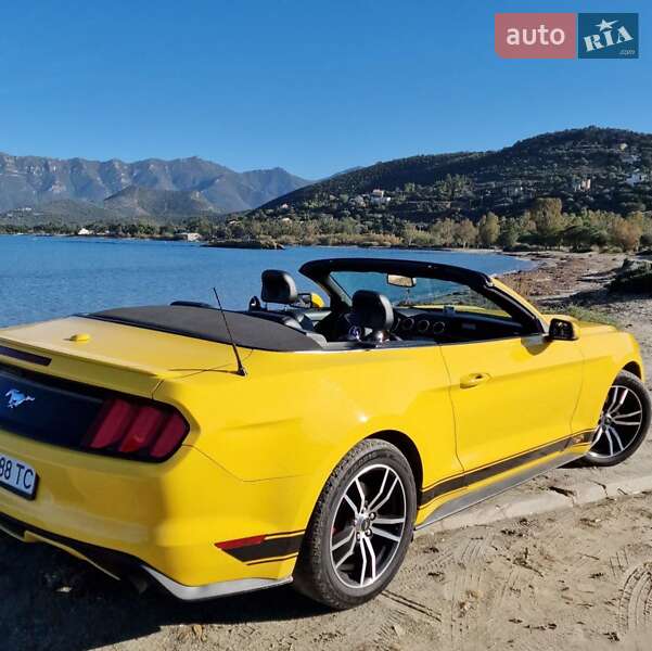 Кабриолет Ford Mustang 2015 в Киеве фото 5 Кабриолет Ford Mustang 2015 в Киеве