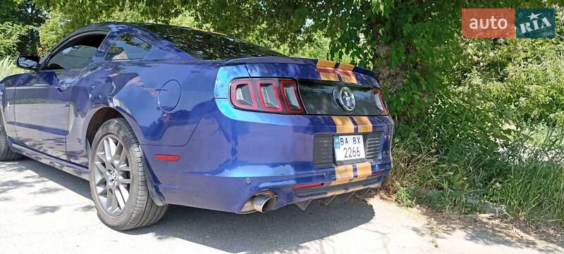 Купе Ford Mustang 2012 в Кропивницком