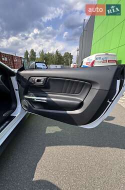 Кабриолет Ford Mustang 2019 в 