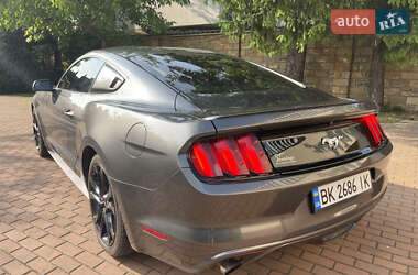 Купе Ford Mustang 2017 в 