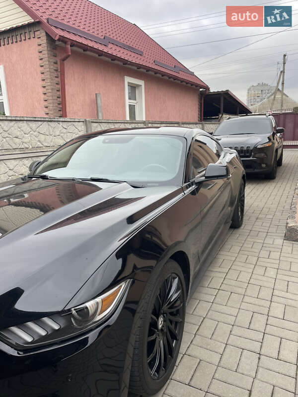 Купе Ford Mustang 2015 в 