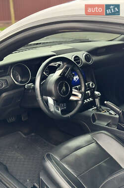 Купе Ford Mustang 2021 в 