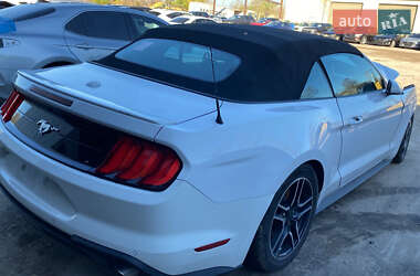 Кабриолет Ford Mustang 2022 в 