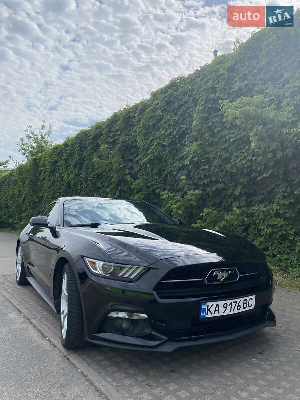 Купе Ford Mustang 2015 в 