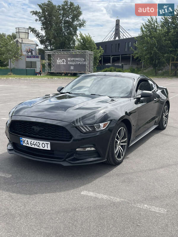 Купе Ford Mustang 2015 в 