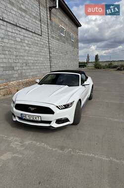 Кабриолет Ford Mustang 2016 в 