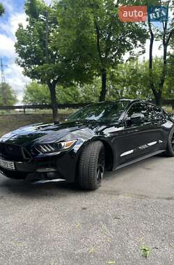 Купе Ford Mustang 2015 в 