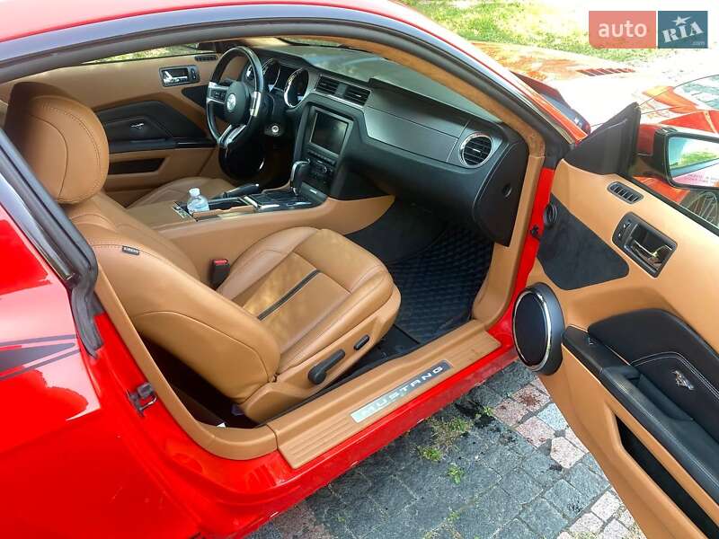Купе Ford Mustang 2012 в Киеве