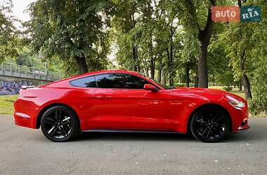 Купе Ford Mustang 2015 в 