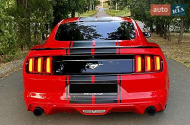 Купе Ford Mustang 2015 в 