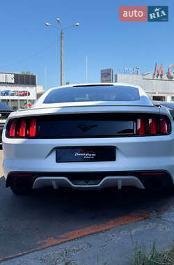 Купе Ford Mustang 2015 в 