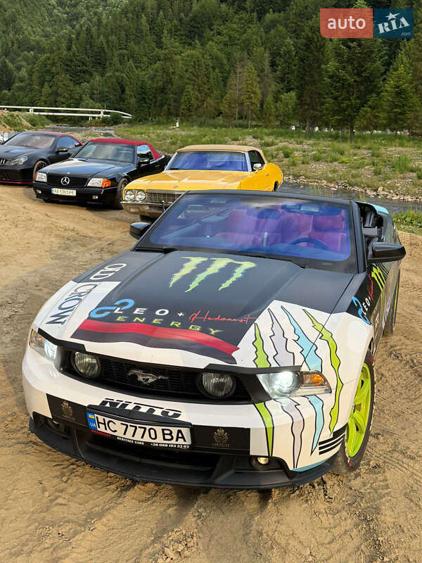 Кабріолет Ford Mustang 2010 в Києві