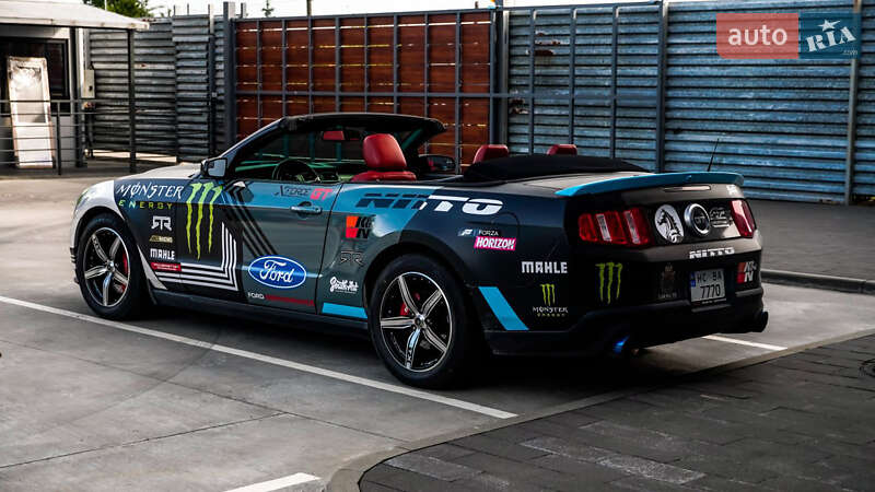 Кабріолет Ford Mustang 2010 в Києві